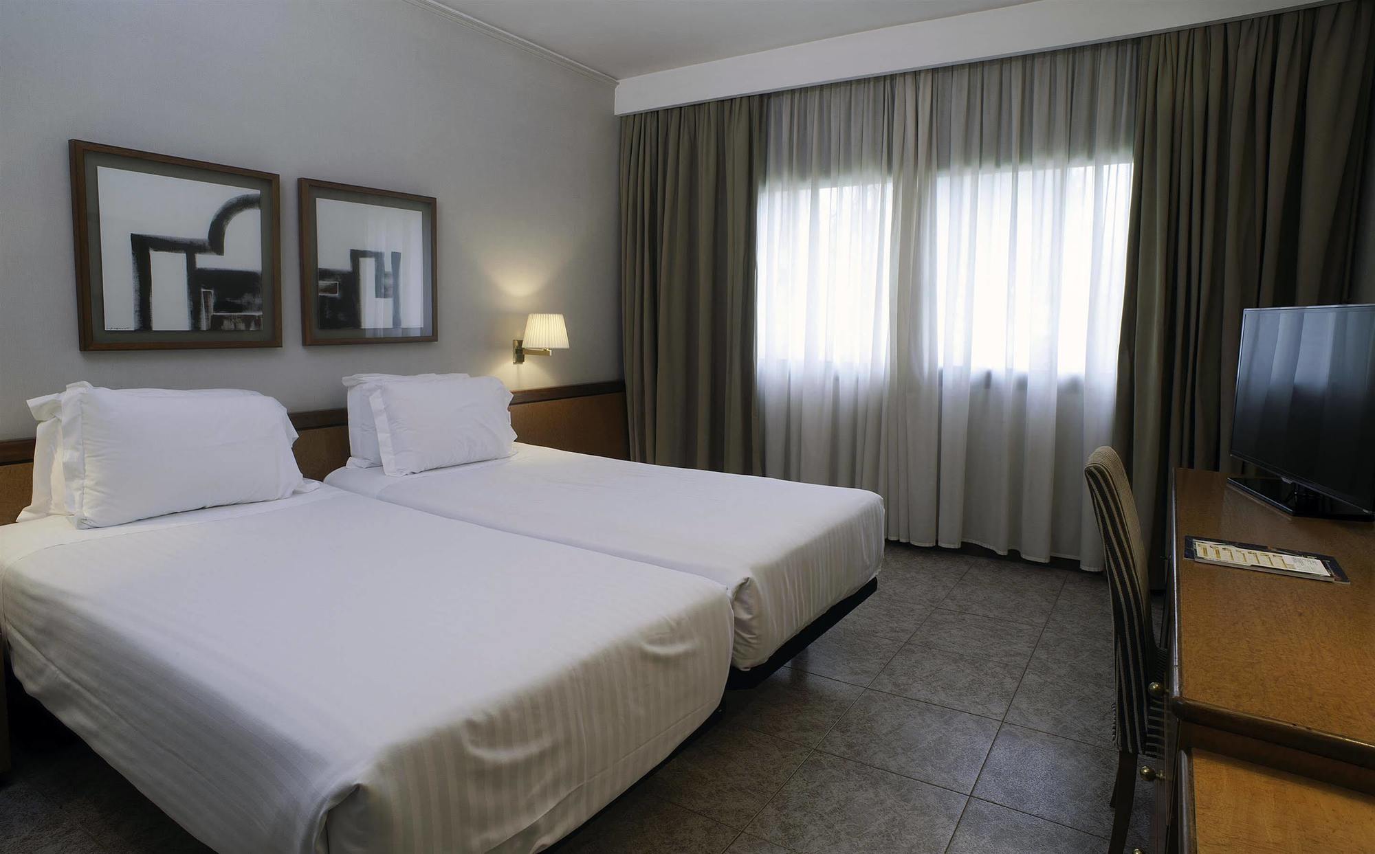 Ciudad De Castelldefels Hotel Esterno foto